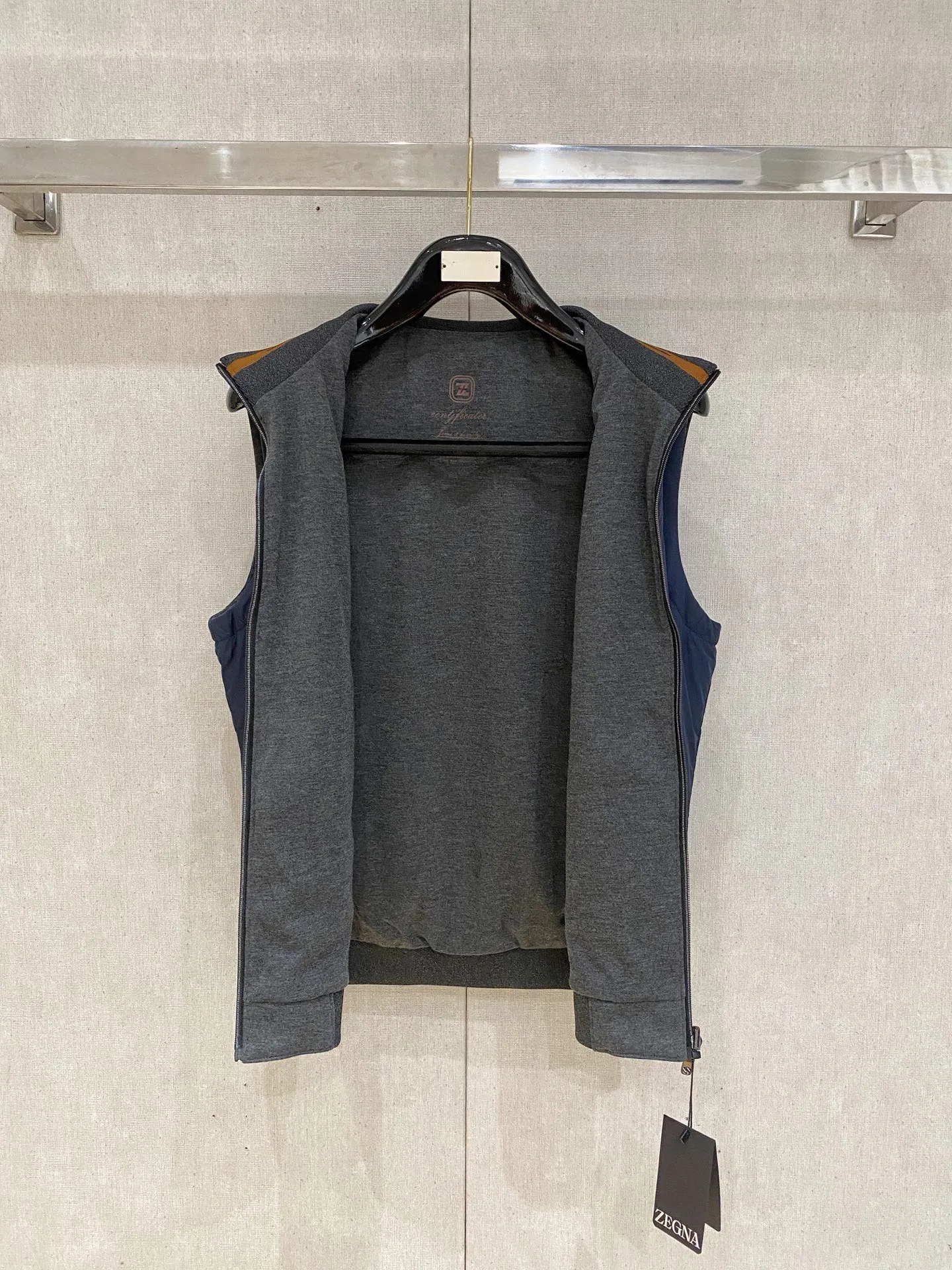 Zegna ： ， ， ， ； ， ， ， ， Classic 。 ： ， ， ， ； ， ； ， ， 。 ： ， ， ； ， ， T 、 、 ； ， ， ， 。 ： 、 、 ， ， Versatile 。 ： Cream White/Khaki/ /Black（ Gray ） Sizes：M-4XL